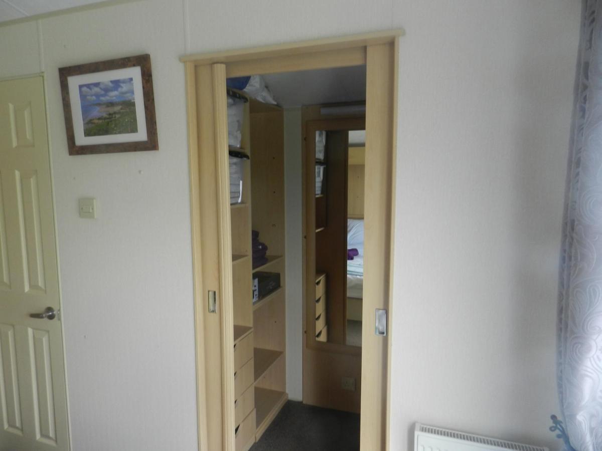 Cwtch Caravans Little Haven Экстерьер фото